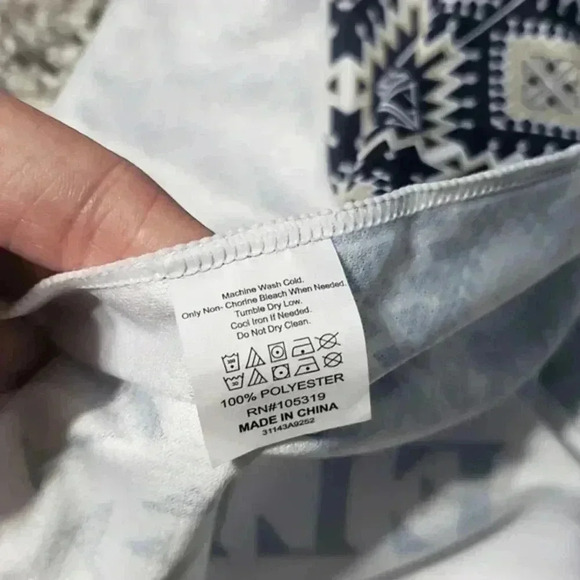 NWOT ELEVEN BY VENUS COOLING PERFORMANCE TOWEL - Picture 3 of 3